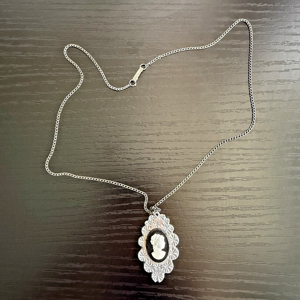 Vintage Sterling Silver Cameo Necklace Floral Frame Automade Sterling 17” Lady